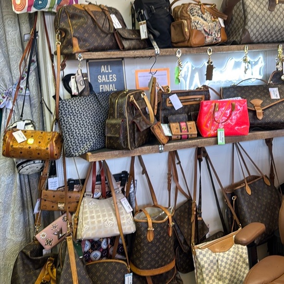 Sharing styles so you can find your next fav piece 💃👗 Wanderlust Consignment - Picture 5 of 6